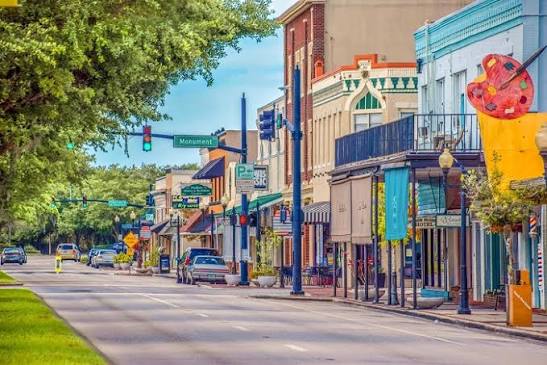 Kissimmee Walking view downtown